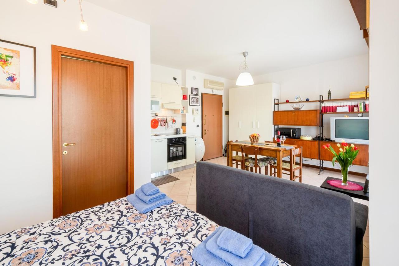 Ferienwohnung Parma Fiere Studio Con Parcheggio E Balcone Exterior foto