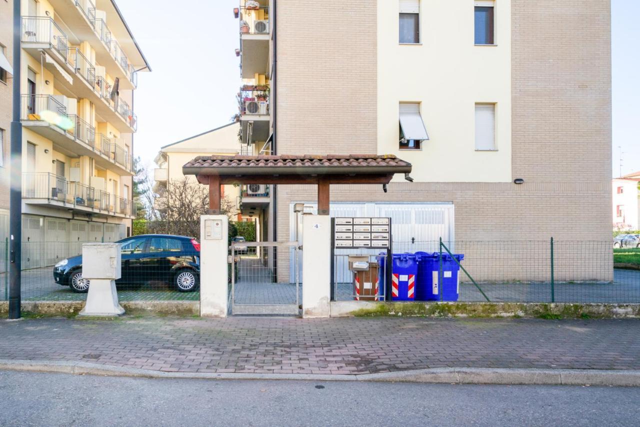 Ferienwohnung Parma Fiere Studio Con Parcheggio E Balcone Exterior foto